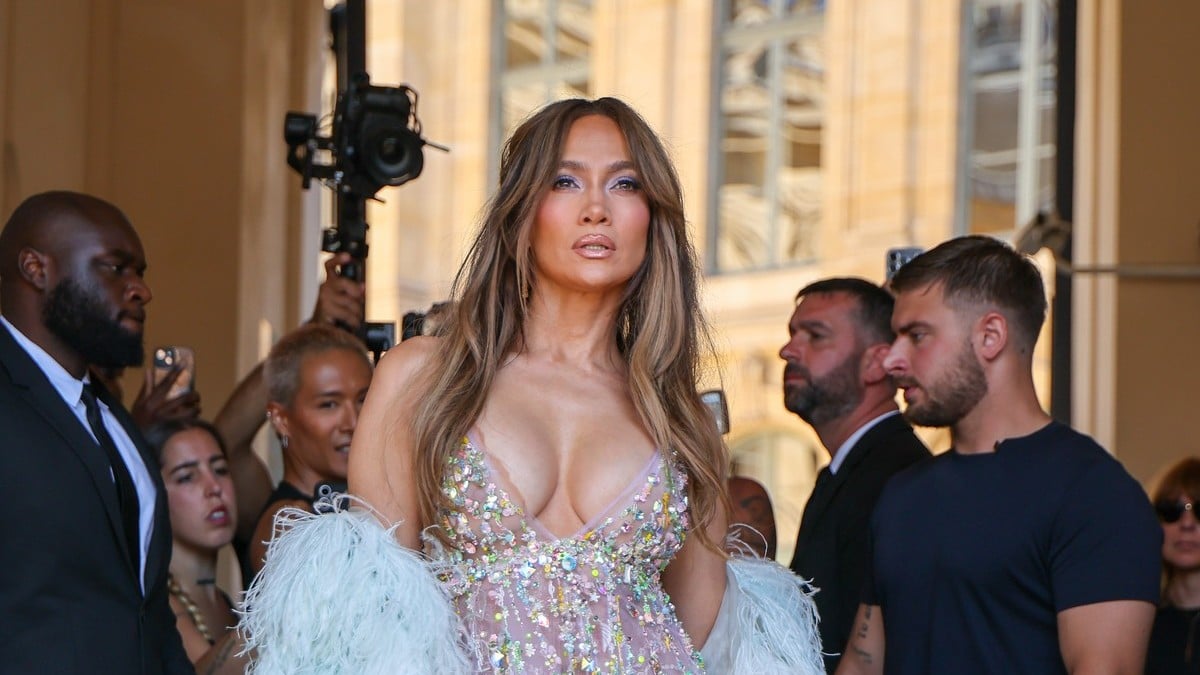 Τζένιφερ Λόπεζ: Το lip combo από το fashion show της Σίλιας Κριθαριώτη στο Παρίσι