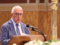 Μάρω Κοντού: Συγκίνησε ο Νικήτας Κακλαμάνης στον επικήδειο λόγο του – «Απέδειξε πως η ηλικία είναι απλά δύο νούμερα της αριθμητικής»