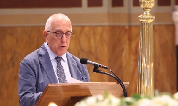 Μάρω Κοντού: Συγκίνησε ο Νικήτας Κακλαμάνης στον επικήδειο λόγο του – «Απέδειξε πως η ηλικία είναι απλά δύο νούμερα της αριθμητικής»