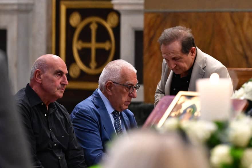 Το μεταφυσικό σημάδι πάνω από το φέρετρο της Κοντού: Τι συνέβη τη στιγμή που την έβαζαν στο χώμα