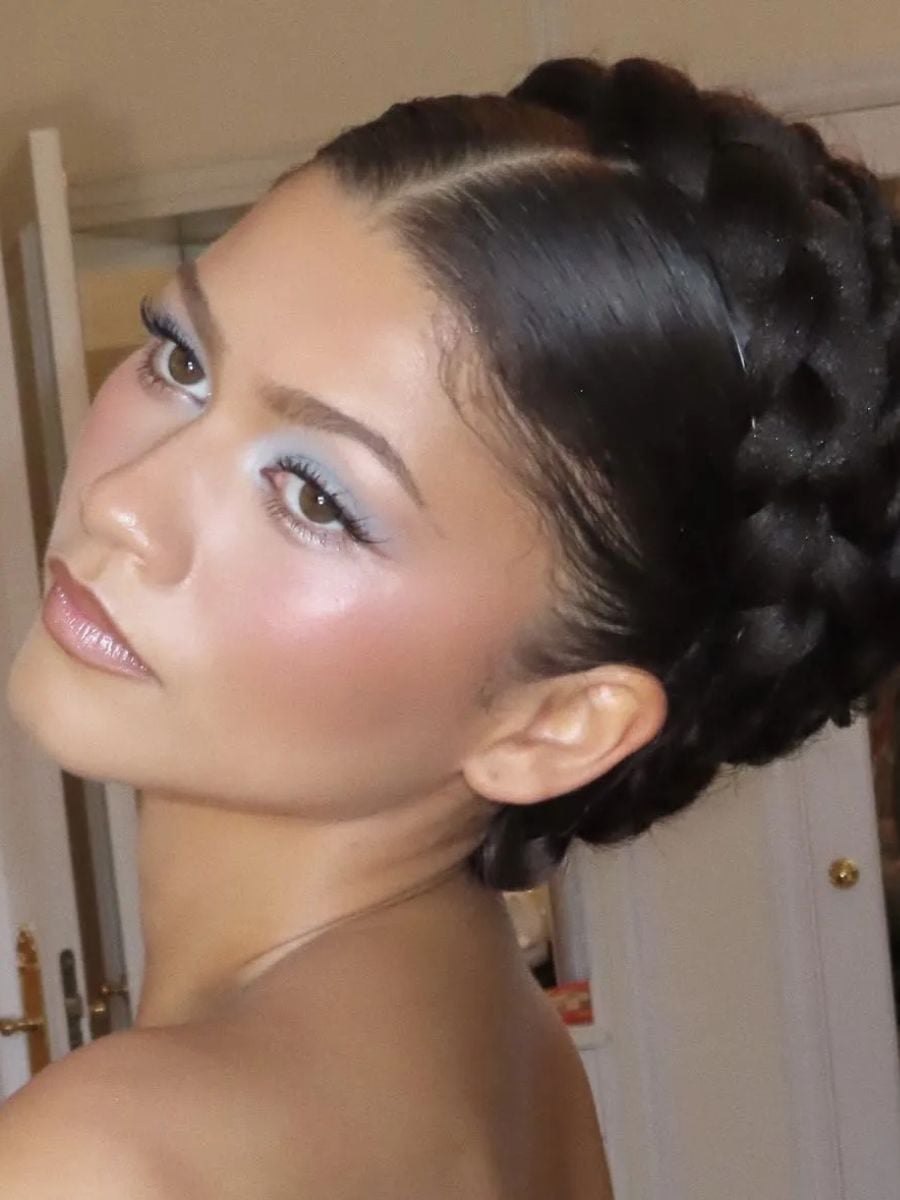 5 δροσερά updos για κομψές καλοκαιρινές εμφανίσεις