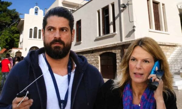 Κηδεία Λορέντζου Καριέρε: Θρήνος έξω από τον καθολικό ναό του Αγίου Ιωάννου στο Ψυχικό – Η παράκληση της οικογένειας