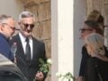 Έλενα Κατραβά στην κηδεία του Λορέντζο Καριέρε με λευκό τριαντάφυλλο στο χέρι