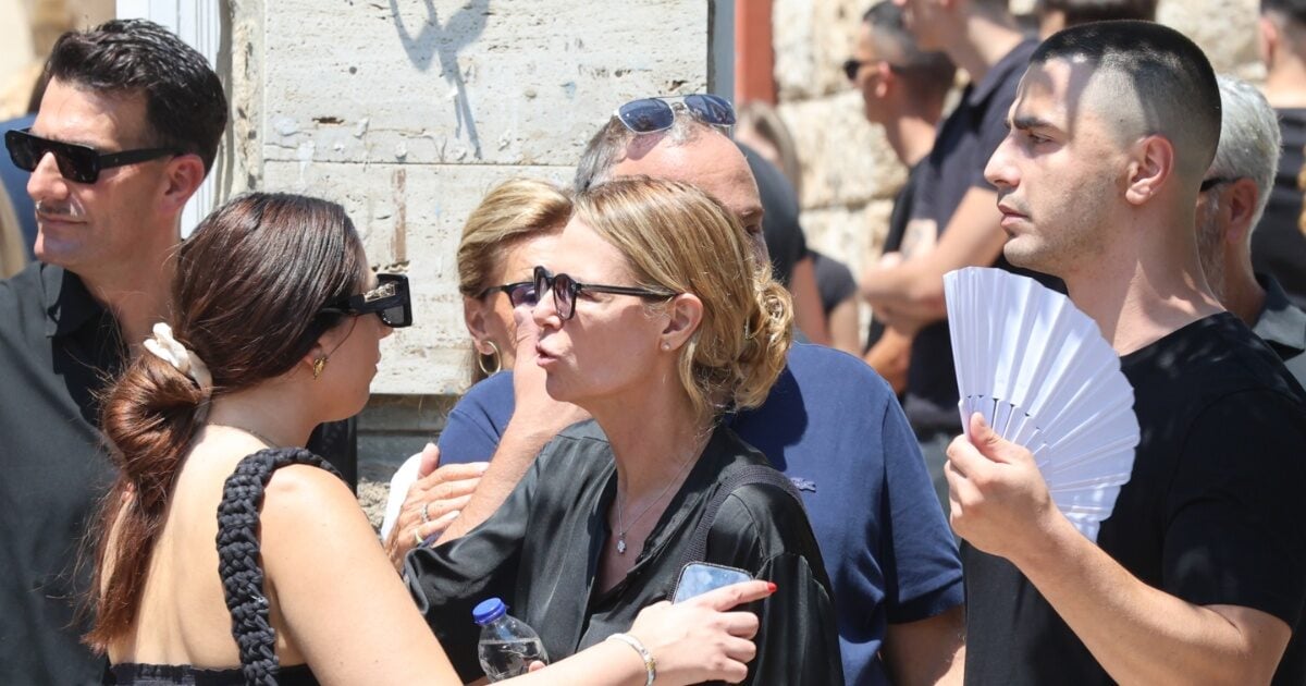 Κηδεία Λορέντζο Καριέρε: Ο γιος του στον επικήδειο λόγο – «Μου είχες υποσχεθεί ότι θα κακομάθεις τα εγγόνια σου»