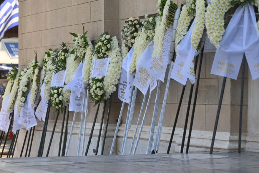 Το μεταφυσικό σημάδι πάνω από το φέρετρο της Κοντού: Τι συνέβη τη στιγμή που την έβαζαν στο χώμα