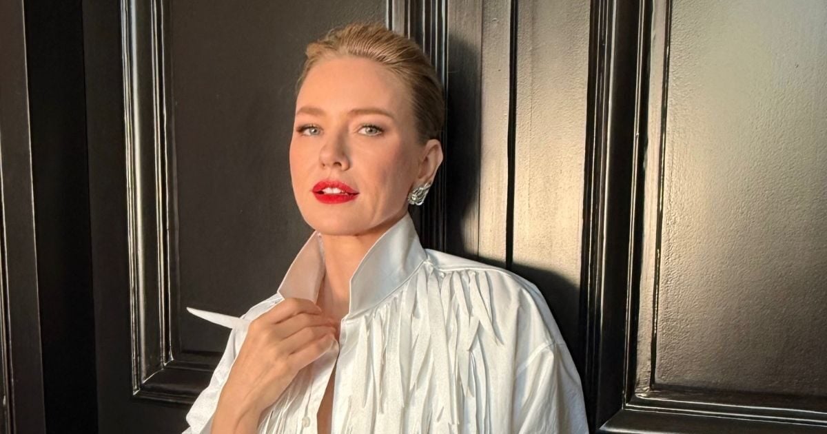 Naomi Watts: Κόκκινο κραγιόν με φούξια υποτόνους, η καλοκαιρινή πρόταση