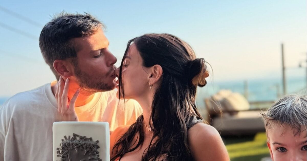 Σοφία Φυρού γιόρτασε τα γενέθλιά της με τον Αλέξανδρο Κοψιάλη και τον γιο τους – Οι φωτογραφίες με μαγιό και οι εντυπωσιακές τούρτες