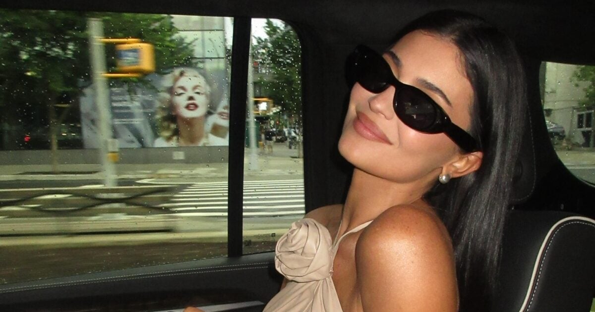 Kylie Jenner: Το μανικιούρ της για όσες βαρέθηκαν τις παστέλ αποχρώσεις και αποφεύγουν τις vibrant