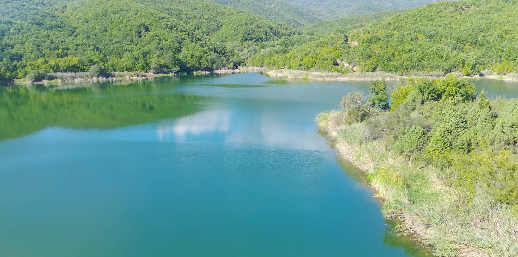 Η λίμνη που μοιάζει καθρέφτης του ουρανού και η πανέμορφη κωμόπολη, 1 ώρα και 18 λεπτά από τη Θεσσαλονίκη