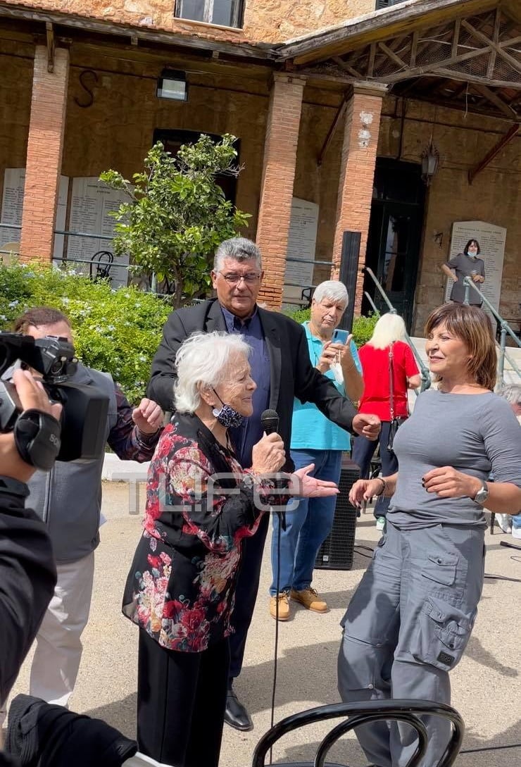 Μαίρη Λίντα: Η στιγμή στο Γηροκομείο Αθηνών που είχε πιάσει ξανά το μικρόφωνο μετά από πολλά χρόνια