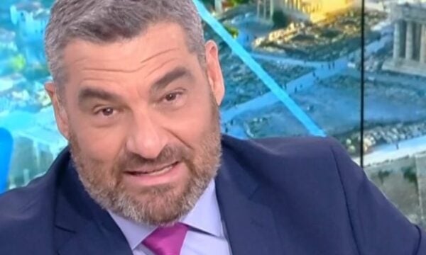 Μάνος Νιφλής αποχαιρέτησε την «Ώρα Ελλάδος» – «Είναι η πρώτη χρονιά που δε βαρυγκόμησα ούτε μια στιγμή»