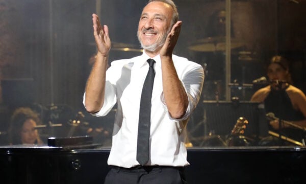 Μίνως Μάτσας παρουσιάζει το live album από την επιτυχημένη συναυλία του στο Ωδείο Ηρώδου Αττικού