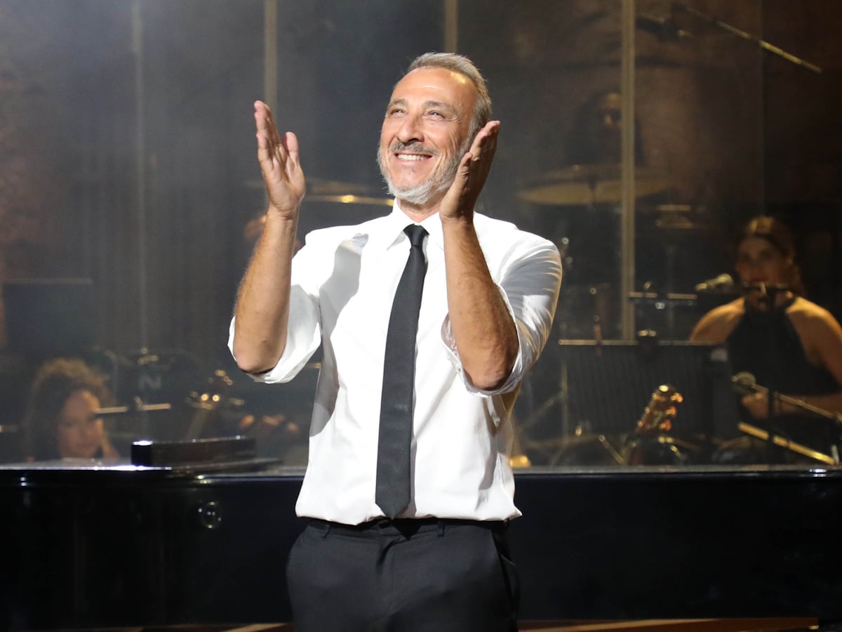 Μίνως Μάτσας παρουσιάζει το live album από την επιτυχημένη συναυλία του στο Ωδείο Ηρώδου Αττικού