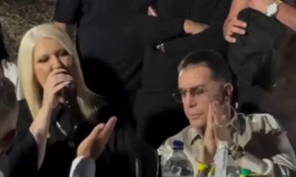 Η Χαρά Βέρρα τραγούδησε στο τραπέζι του Γιώργου Μαζωνάκη στο πανηγύρι