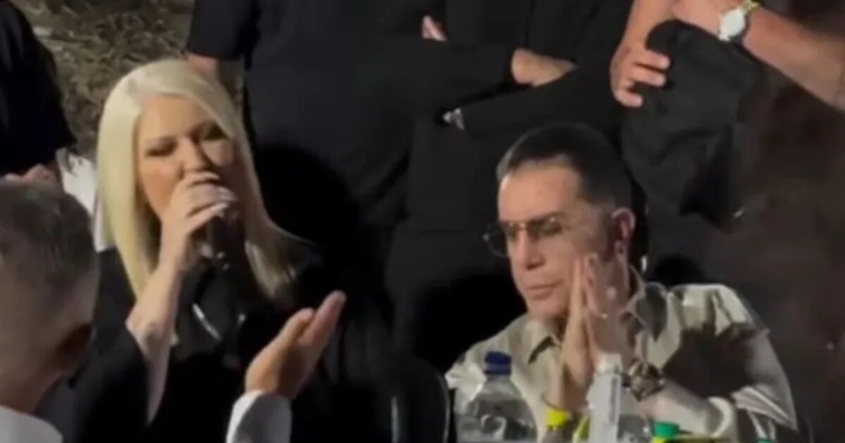 Η Χαρά Βέρρα τραγούδησε στο τραπέζι του Γιώργου Μαζωνάκη στο πανηγύρι