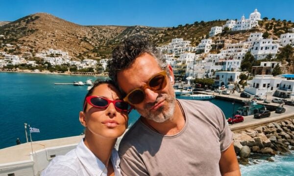 Φίλιππος Μιχόπουλος – Κωνσταντίνα Ευρυπίδου: Διακοπές στη Σίφνο για το ζευγάρι