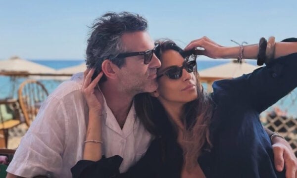 Κωνσταντίνα Ευρυπίδου – Φίλιππος Μιχόπουλος: Ρομαντικές διακοπές στη Σαντορίνη για το ζευγάρι, φωτογραφίες