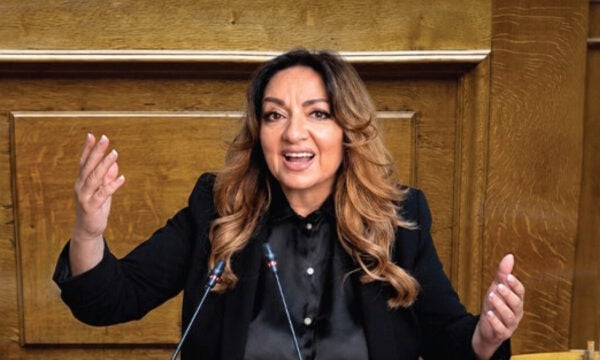 Η Σοφία Μουτίδου επιστρέφει στο Μικρό Παλλάς με την παράσταση «Αλλά αυτοί είστε!»