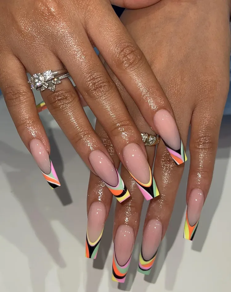 Pucci nails: Τα iconic prints που χαρίζουν στο μανικιούρ ρετρό πινελιά