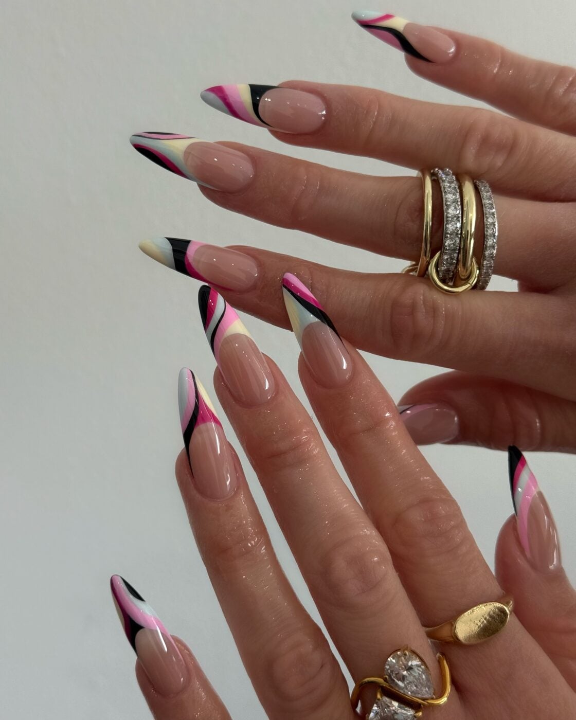 Pucci nails: Τα iconic prints που χαρίζουν στο μανικιούρ ρετρό πινελιά