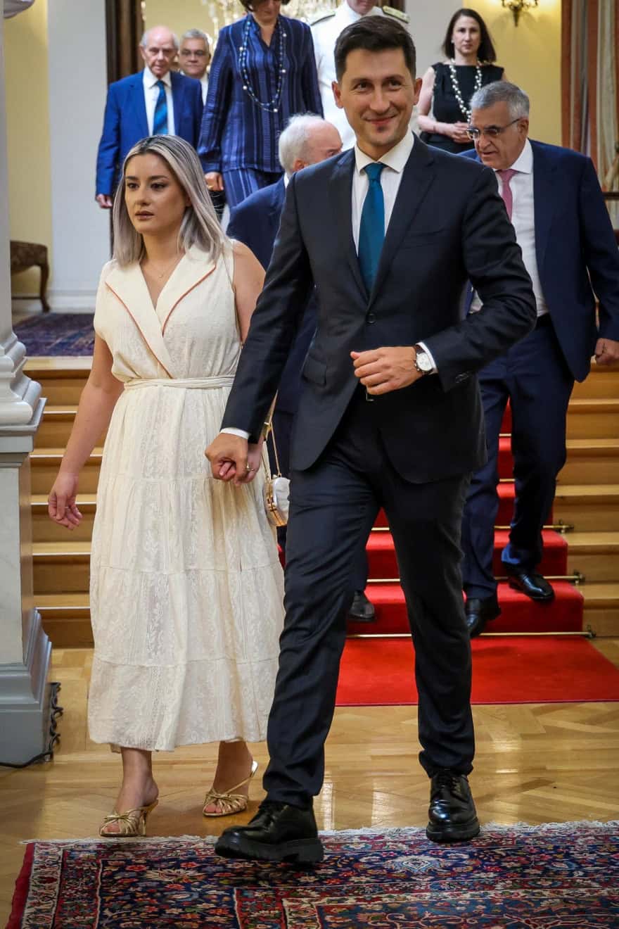 Προεδρικό Μέγαρο: Οι κυρίες που ψήφισαν κλασικό μαύρο, οι «ρομαντικές» επιλογές και τα βατερλό