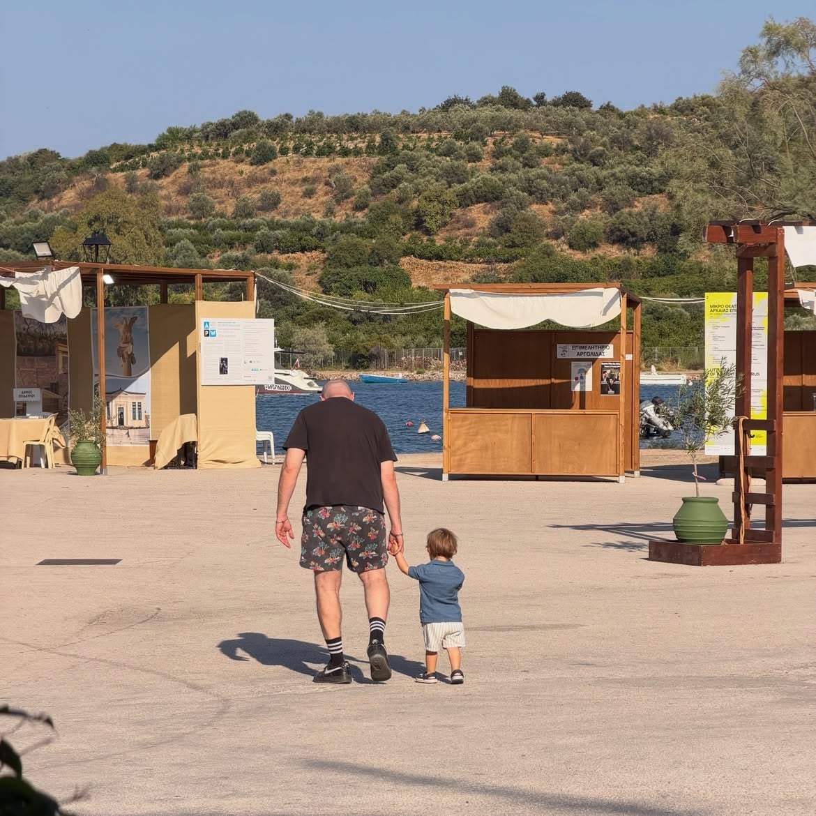 Κώστας Νικούλι: Η σύζυγός του και ο 1,5 έτους γιος του στην Επίδαυρο για στήριξη – Οι οικογενειακές φωτογραφίες