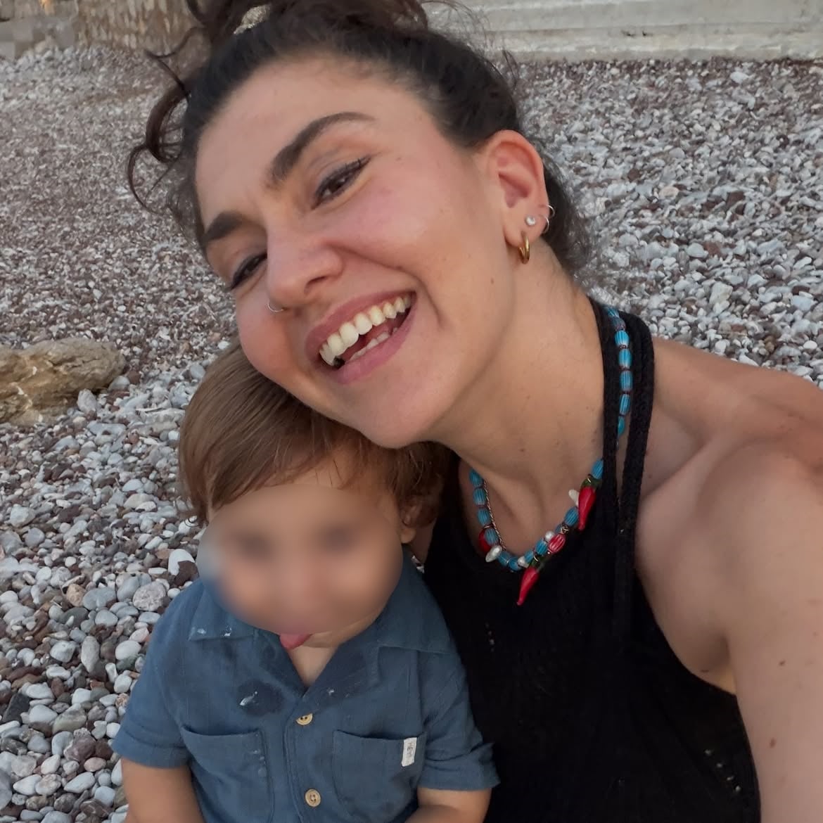 Κώστας Νικούλι: Η σύζυγός του και ο 1,5 έτους γιος του στην Επίδαυρο για στήριξη – Οι οικογενειακές φωτογραφίες