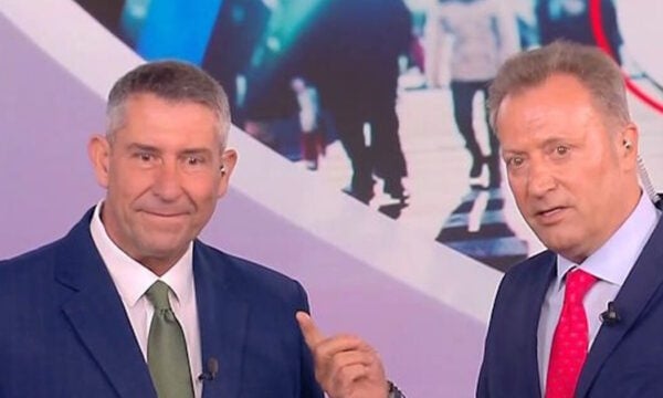Άκης Παυλόπουλος: Αποχαιρέτησε κοινό και συνεργάτες από τον αέρα του ΣΚΑΪ – Τι είπε ο Δημήτρης Οικονόμου