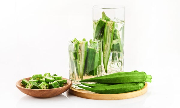 Okra water: Το ρόφημα με μπάμιες που υπόσχεται καλύτερη υγεία – Τι δείχνει η επιστήμη
