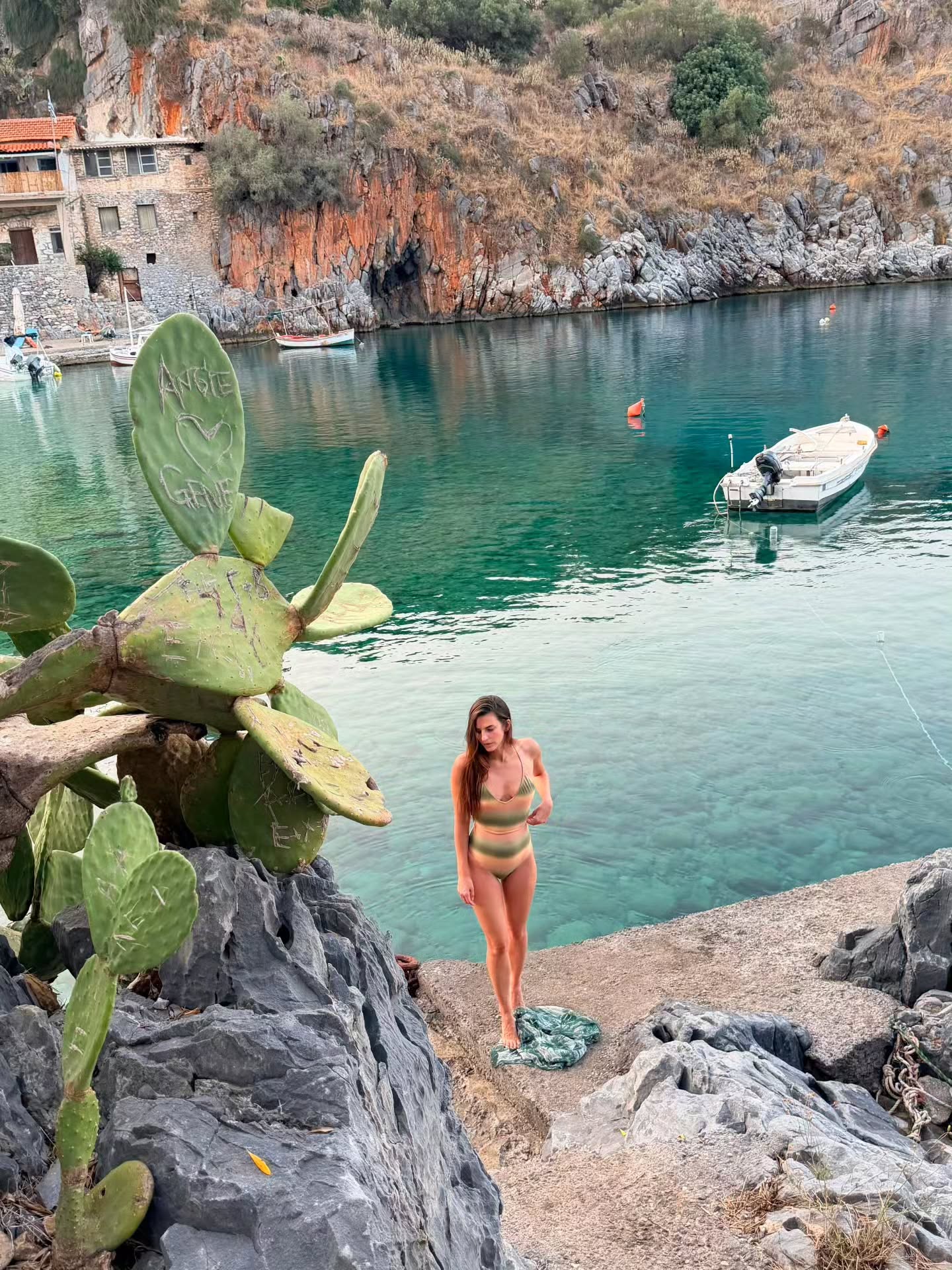 Αναστασία Παντούση: Φωτογραφίες με μαγιό από τις καλοκαιρινές της διακοπές
