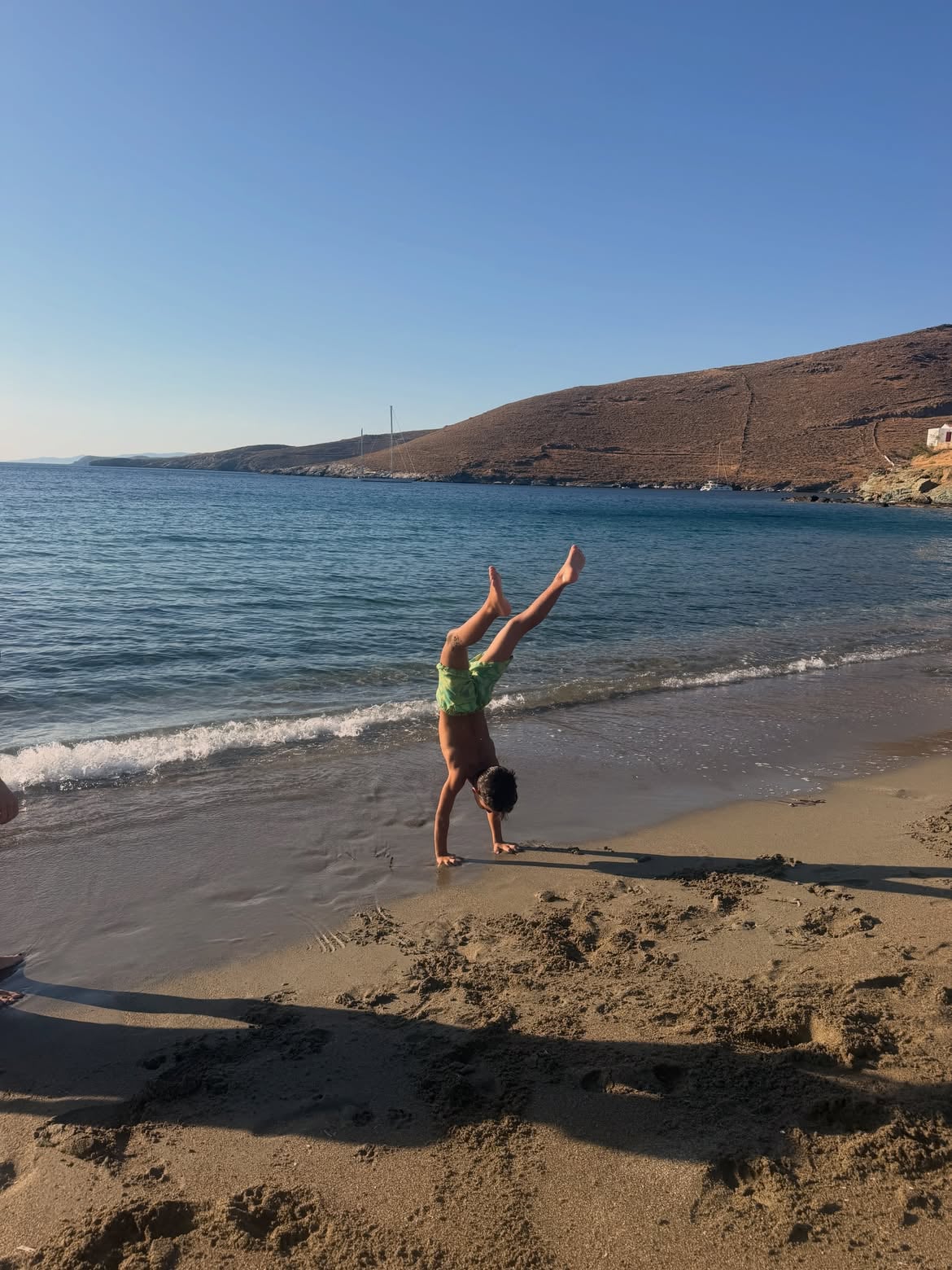 Κατερίνα Παπουτσάκη: Οικογενειακές διακοπές στην Κύθνο και φωτογραφίες με τους γιους της