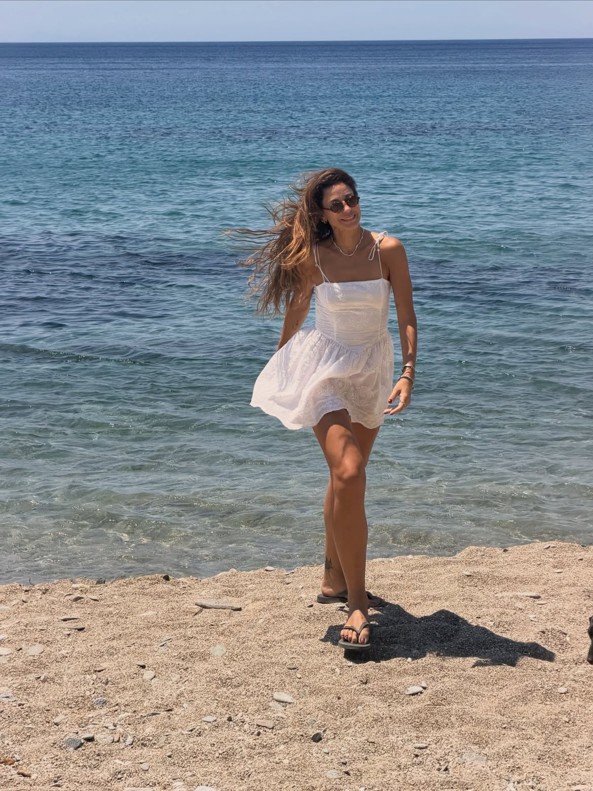 Κατερίνα Παπουτσάκη: Οικογενειακές διακοπές στην Κύθνο και φωτογραφίες με τους γιους της