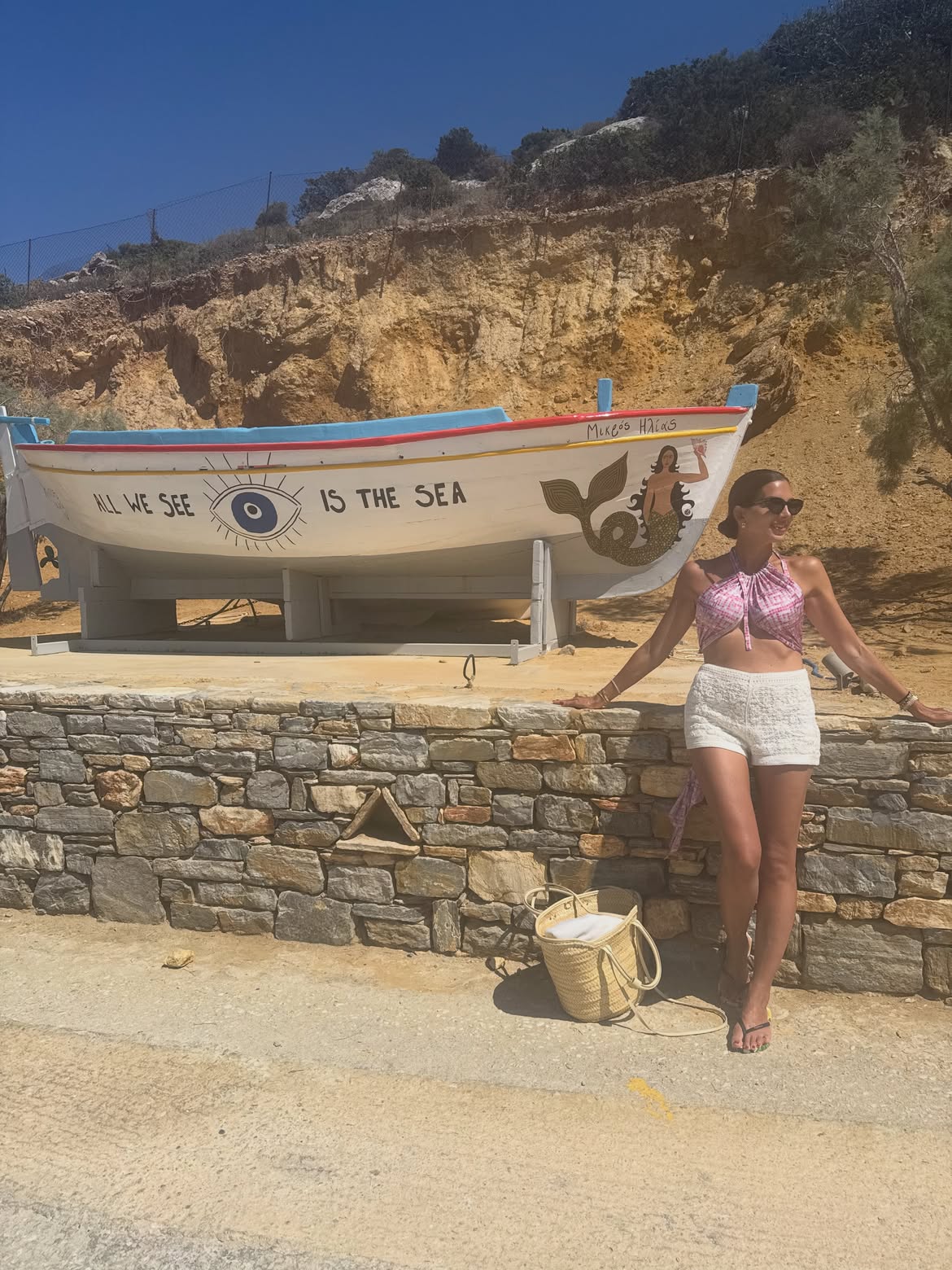 Σταματίνα Τσιμτσιλή: Φωτογραφίες από την καθημερινότητά της στην Πάρο με τον γιο της
