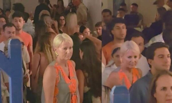 Νατάσα Παζαΐτη στη Μύκονο: Τρίξανε τα πεζοδρόμια στα Ματογιάννια, μάγεψε με τον γιο της, Αλέξανδρο