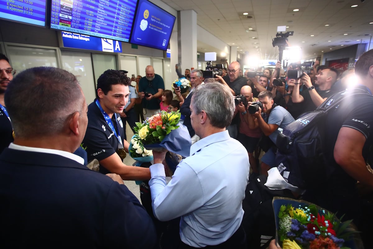 Εθνική Πόλο Ανδρών: Επιστροφή στην Ελλάδα μετά τον θρίαμβο στο World Cup και η υποδοχή στο αεροδρόμιο