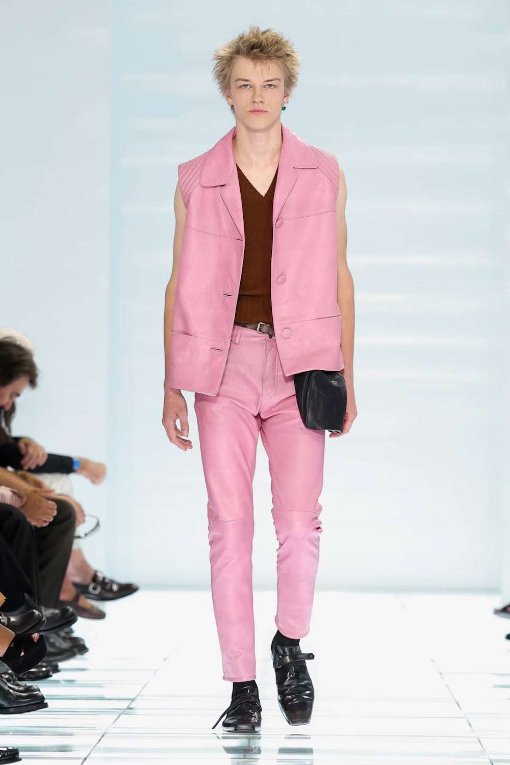 Onion pink: η τάση της σεζόν μετά το butter yellow