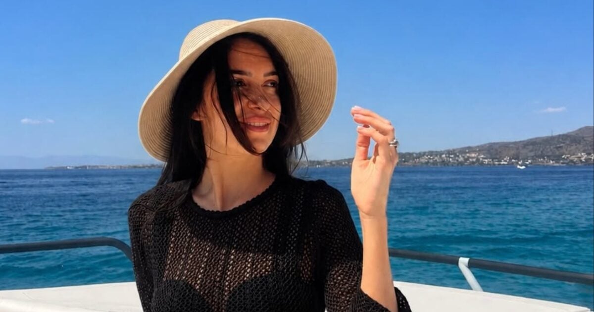 Άννα Πρέλεβιτς: Φωτογραφίζεται με μπικίνι 2,5 μήνες μετά τη γέννηση των διδύμων κοριτσιών της