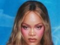 Rihanna με μακριά ξανθά mermaid waves και flash blush στην πιο ζωηρή ροζ απόχρωση