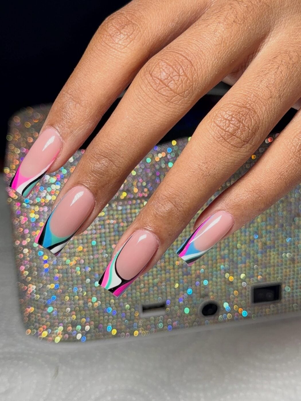 Pucci nails: Τα iconic prints που χαρίζουν στο μανικιούρ ρετρό πινελιά