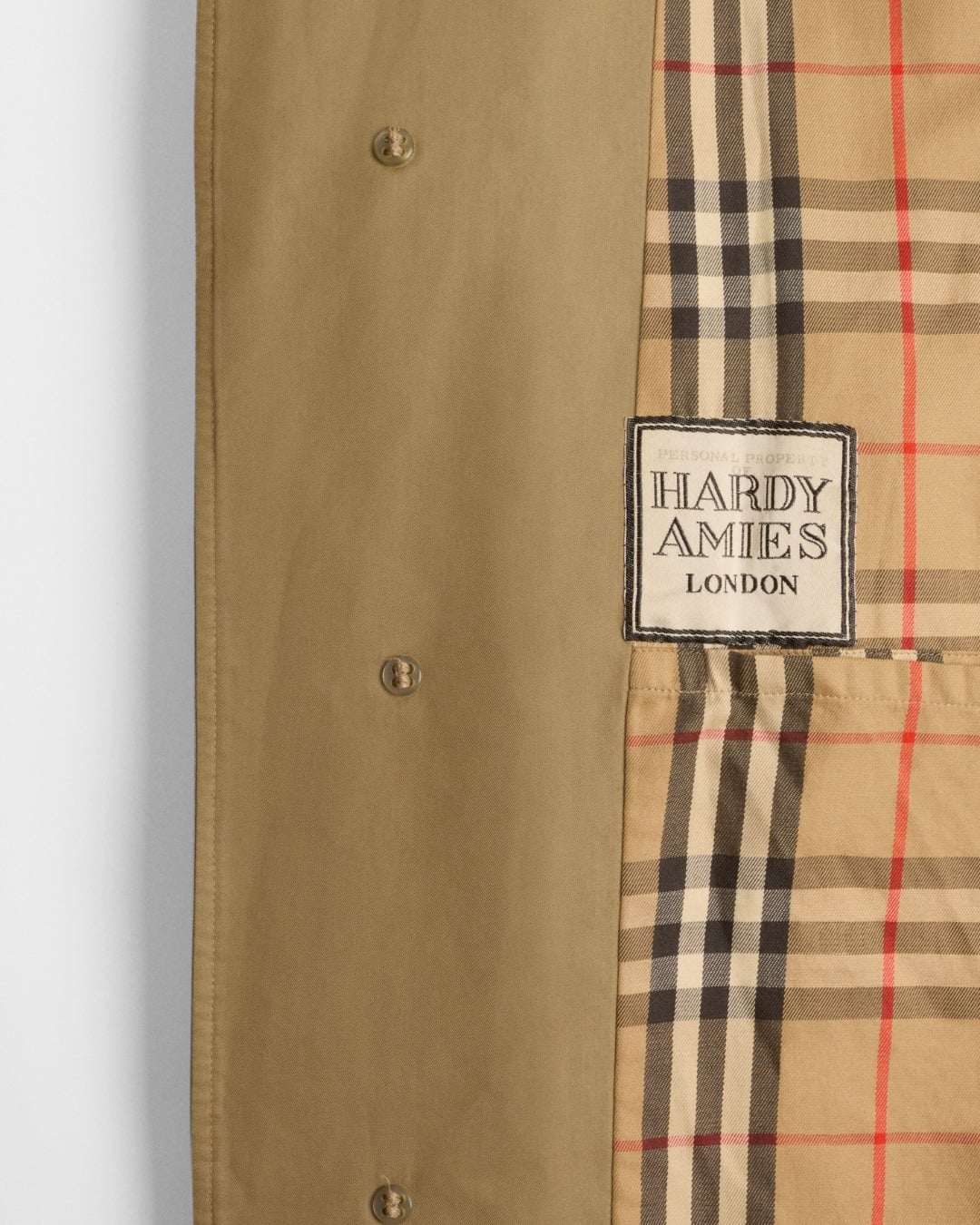 Burberry και V&A: νέα έκθεση για την ιστορία της καμπαρντίνα