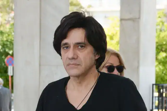 Ο γιος της Αρβανίτη πήρε στον τάφο του τα μυστικά του: Η μάχη με το αλκοόλ και τα 2-3 μπουκάλια τη μέρα – Η μάχη με τις εξαρτήσεις