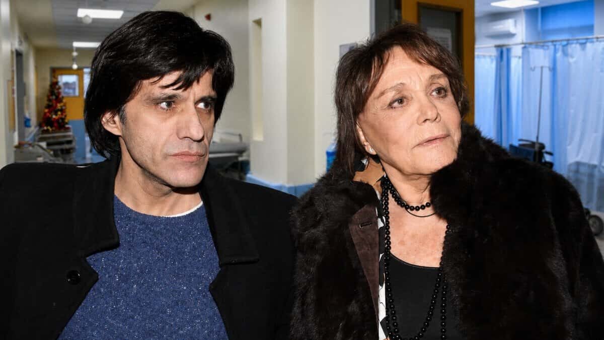 Αλέξης Σταμάτης: Στο νοσοκομείο Αλεξάνδρα έδινε μάχη με τις χημειοθεραπείες – Η Μπέτυ Αρβανίτη δίπλα του μέχρι το τέλος