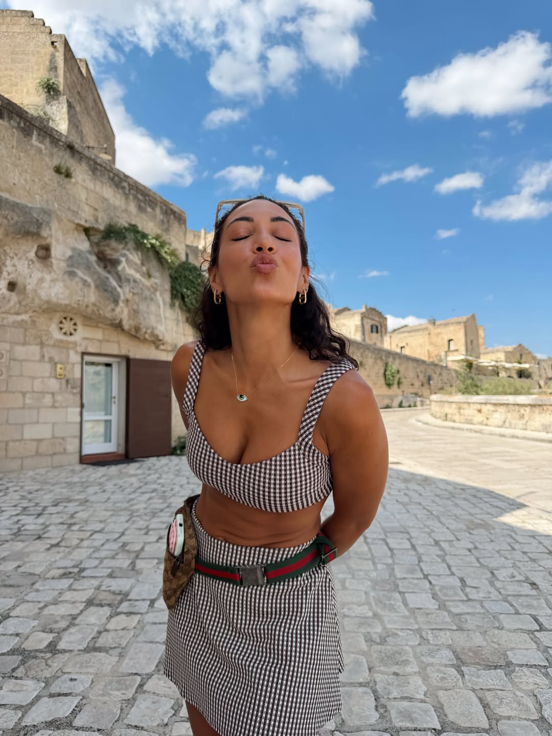 Summer looks: Ιδέες για χαλαρό στιλ από τις Ελληνίδες celebrities