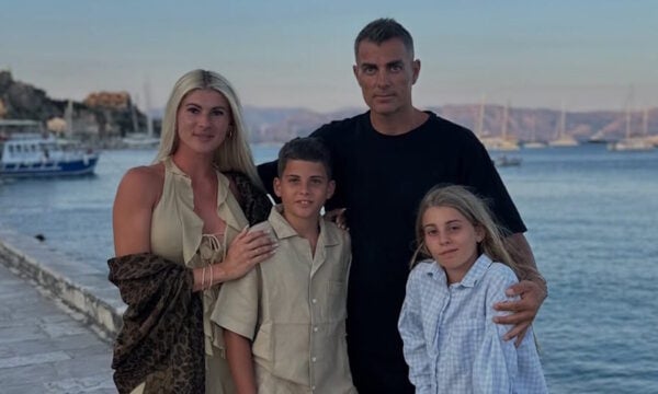 Στέλιος Χανταμπάκης – Όλγα Πηλιάκη: Διακοπές στην Κέρκυρα με τα παιδιά τους, φωτογραφίες