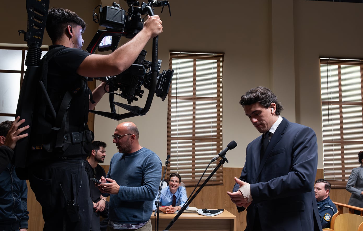 Backstage φωτογραφίες από το νέο ερωτικό δικαστικό θρίλερ «Σύγκρουση» – Ολοκληρώθηκαν τα γυρίσματα