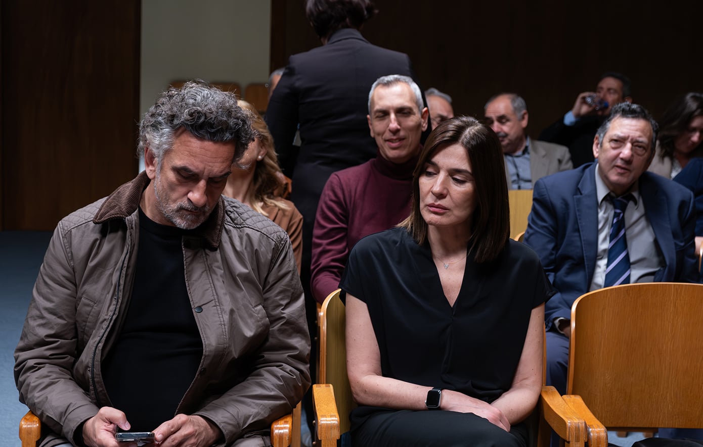 Backstage φωτογραφίες από το νέο ερωτικό δικαστικό θρίλερ «Σύγκρουση» – Ολοκληρώθηκαν τα γυρίσματα