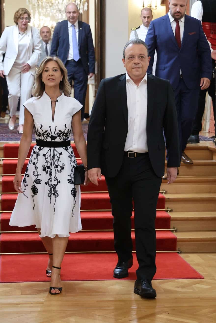 Προεδρικό Μέγαρο: Οι κυρίες που ψήφισαν κλασικό μαύρο, οι «ρομαντικές» επιλογές και τα βατερλό