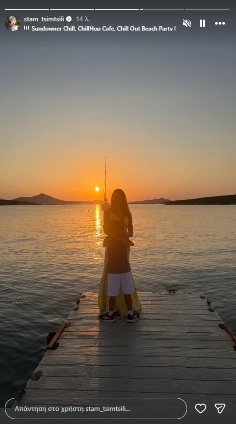 Σταματίνα Τσιμτσιλή: Δείπνο στην Πάρο στο ηλιοβασίλεμα με τη μητέρα της και τον 8χρονο γιο της