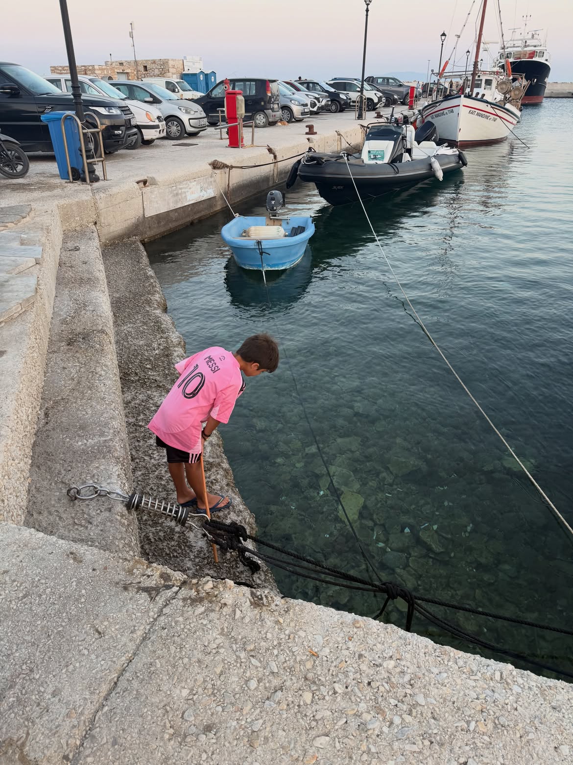 Σταματίνα Τσιμτσιλή: Φωτογραφίες από την καθημερινότητά της στην Πάρο με τον γιο της