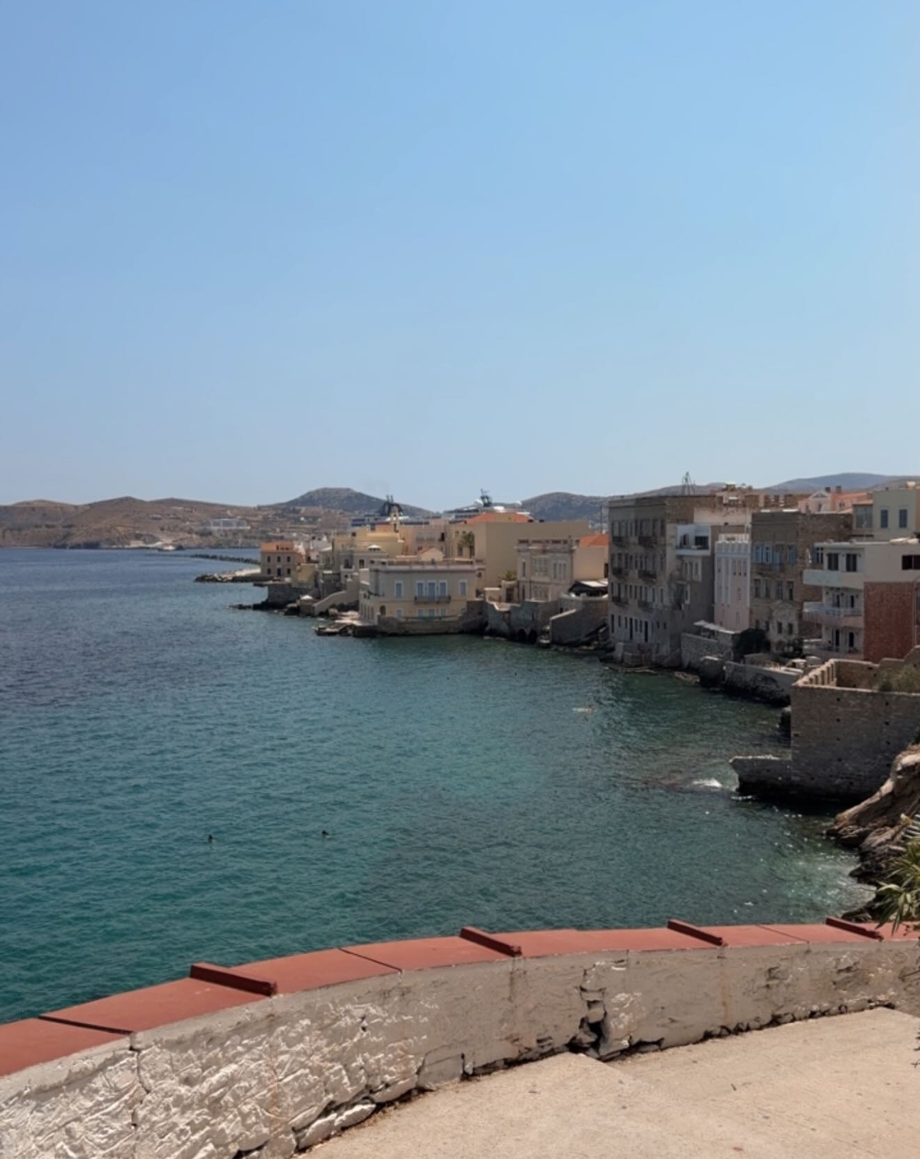 Ελένη Τσολάκη στη Σύρο με την ενός έτους κόρη της – Φωτογραφίες
